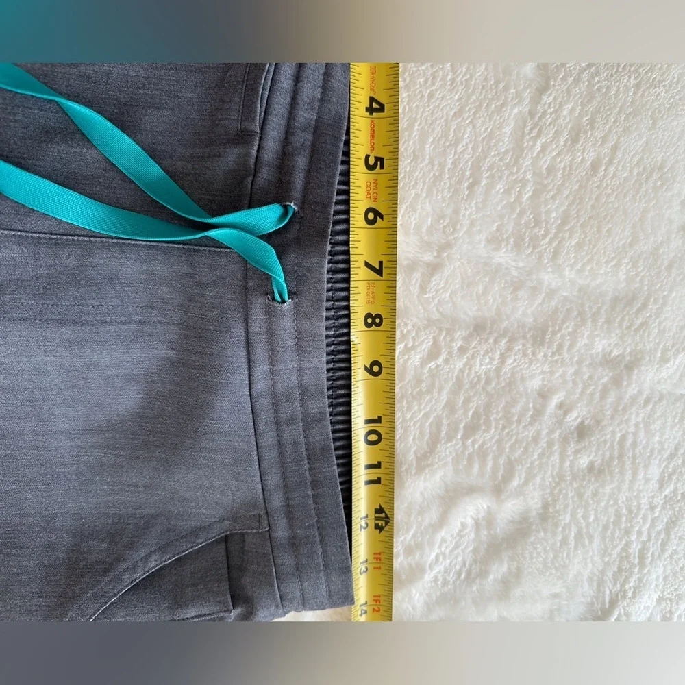 Figs Gray Women's Scrubs Pants - Picture 4 of 6